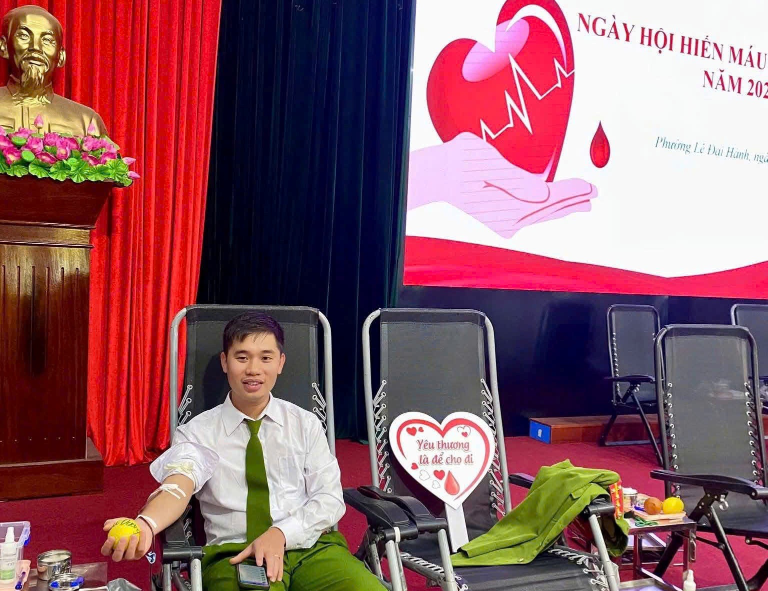 Công an phường Lê Đại Hành tích cực tham gia Ngày hội Hiến máu tình nguyện